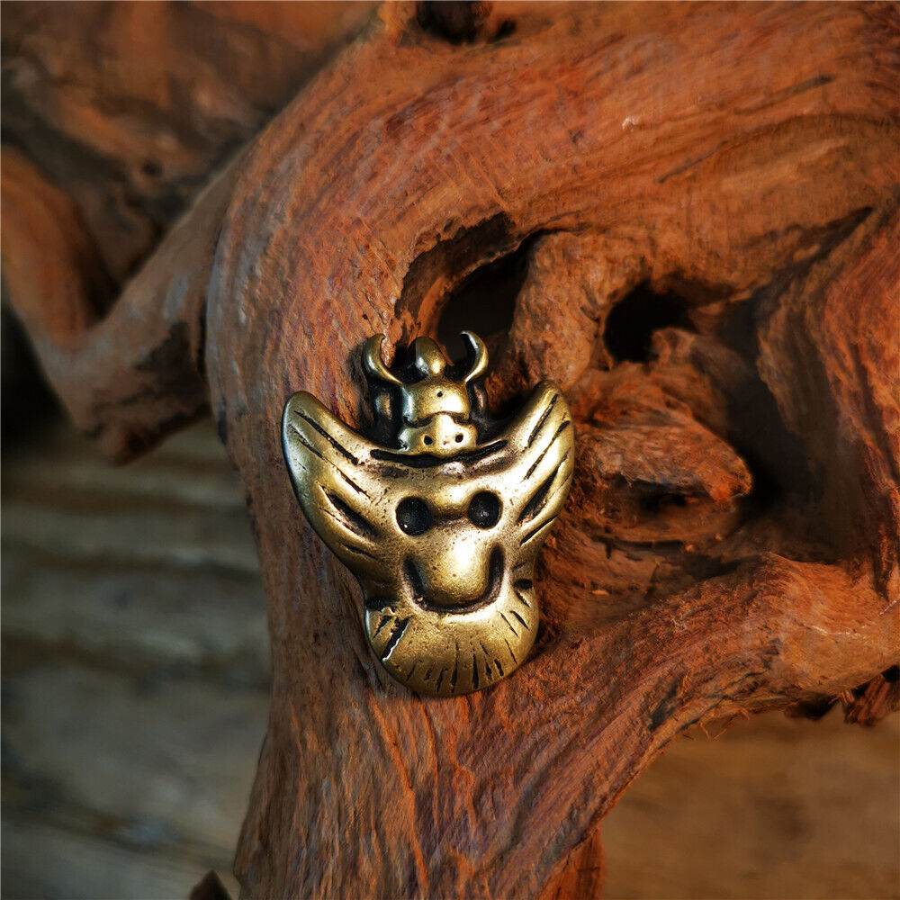 Amulet Garuda,Garula,Suparna - Tibetan Buddhist amulet, size reference
