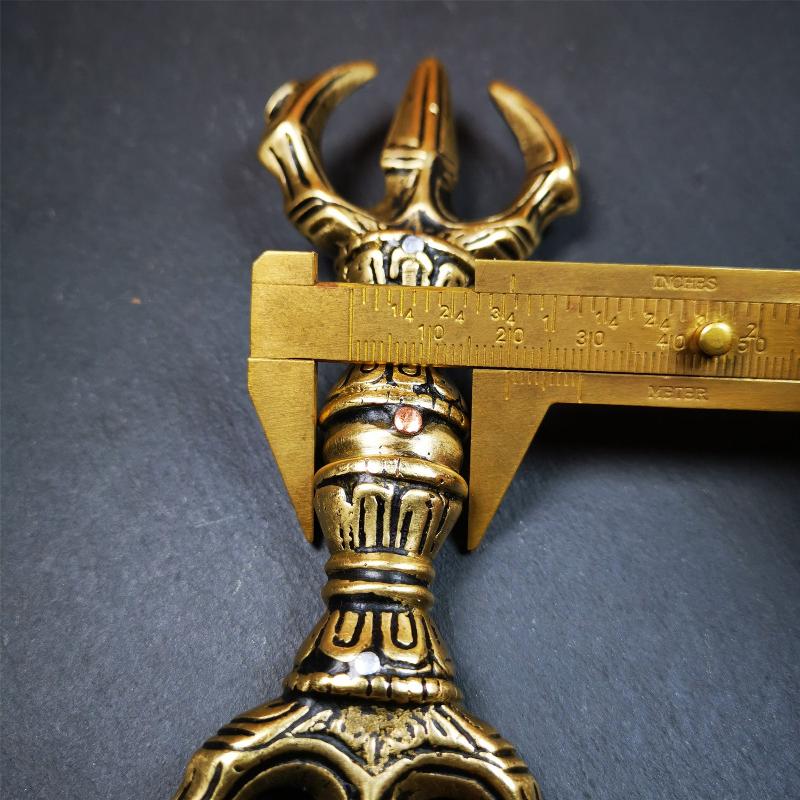 Unique Flat Vajra 6.3" - Tibetan Buddhist vajra, size reference