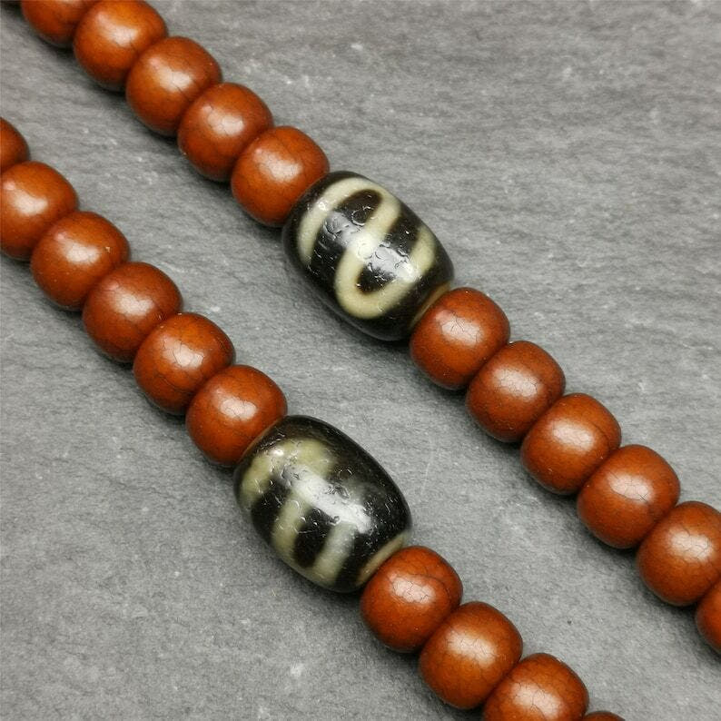 Pair of Dzi Bead 0.47" - Tibetan dzi bead, close-up detail