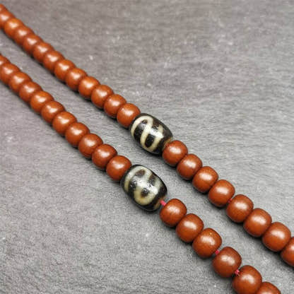 Pair of Dzi Bead 0.47" - Tibetan dzi bead, detailed view