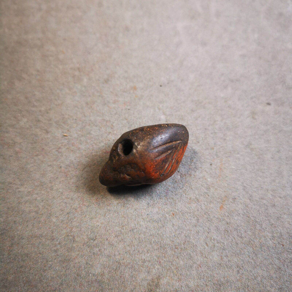 Old Tibetan Niang La Tsa Tsa Statue Amulet, Small Stupa,Pagoda Pendant - Tibetan Buddhist amulet, size reference