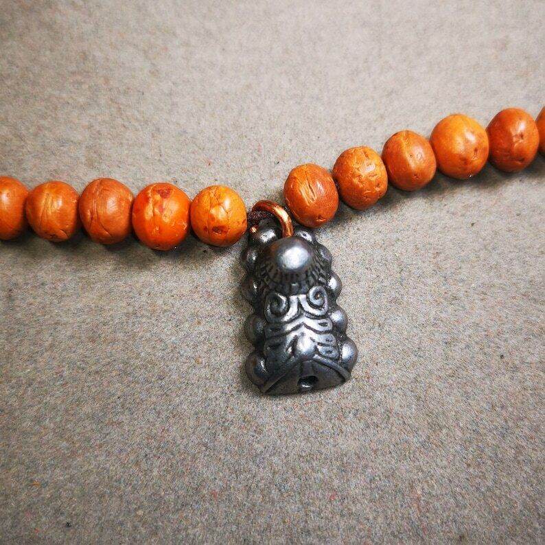 Mala Pendant,Snow Lion Amulet for Prayer Beads - Tibetan Buddhist mala beads, front view
