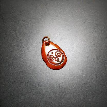 Amulet,Yak Bone Carved Buddha Eye Pendant - Tibetan Buddhist amulet, close-up detail