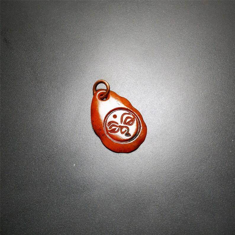 Amulet,Yak Bone Carved Buddha Eye Pendant - Tibetan Buddhist amulet, close-up detail