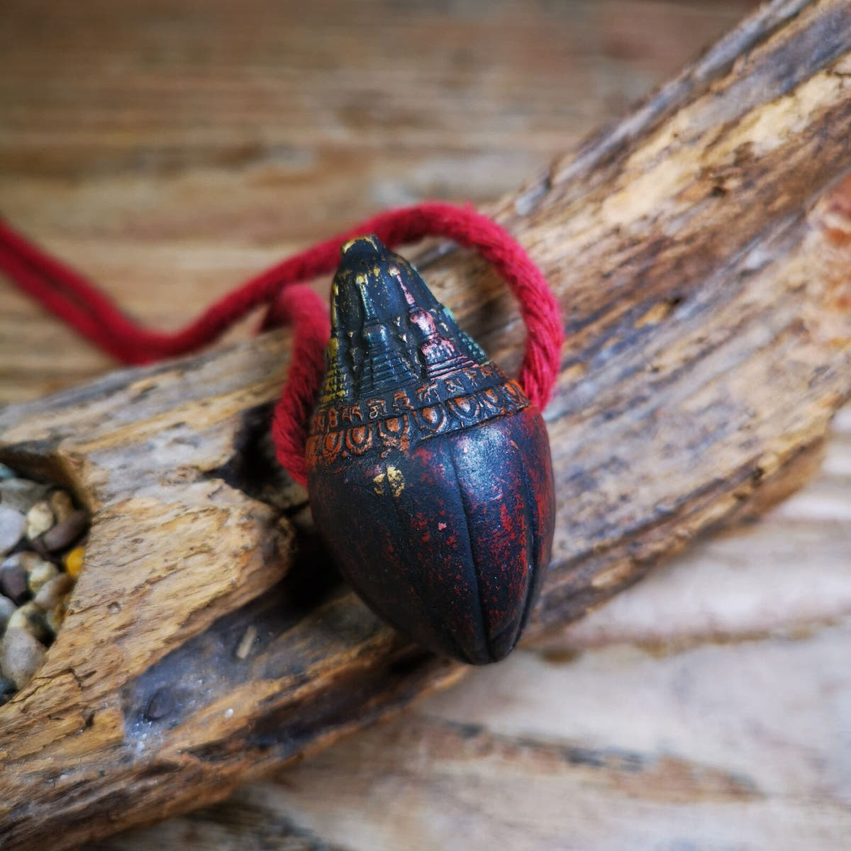 Niang La Tsa Tsa Statue Amulet 1.89" - Tibetan Buddhist amulet, close-up detail