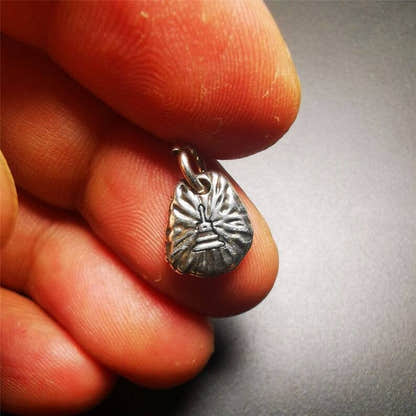 Amulet,Wheel Pendant for Prayer Bead 0.43" - Tibetan Buddhist amulet, view 9