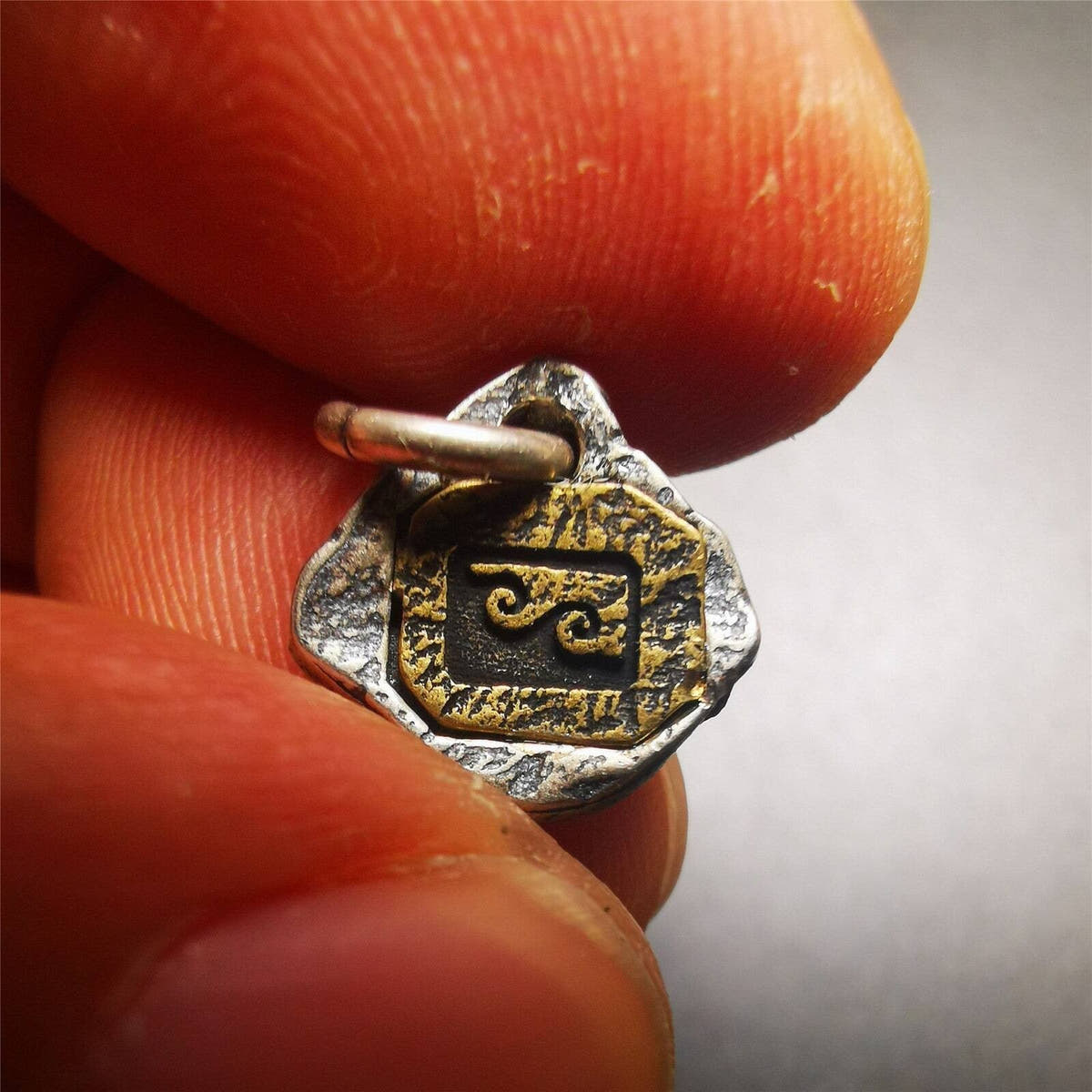 Amulet,Pendant for Prayer Bead Counter 0.43" - Tibetan Buddhist amulet, size reference