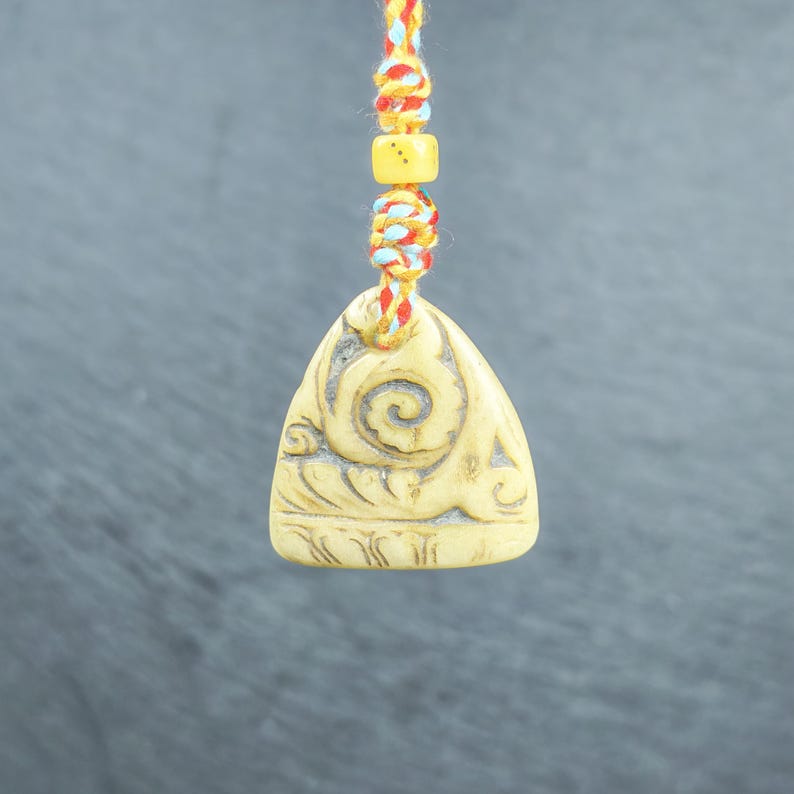 Auspicious Spiral - Eternal Bliss - Hand-carved Tibetan Amulet 32mm - Tibetan Buddhist amulet, view 7