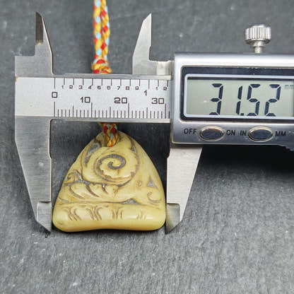 Auspicious Spiral - Eternal Bliss - Hand-carved Tibetan Amulet 32mm - Tibetan Buddhist amulet, view 9