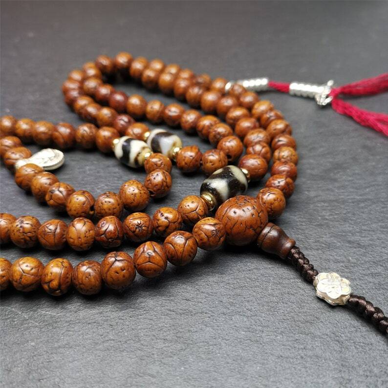 10mm 108 Dragon Eye Bodhi Prayer Beads,with Dzi Beads - Tibetan Buddhist mala beads, close-up detail