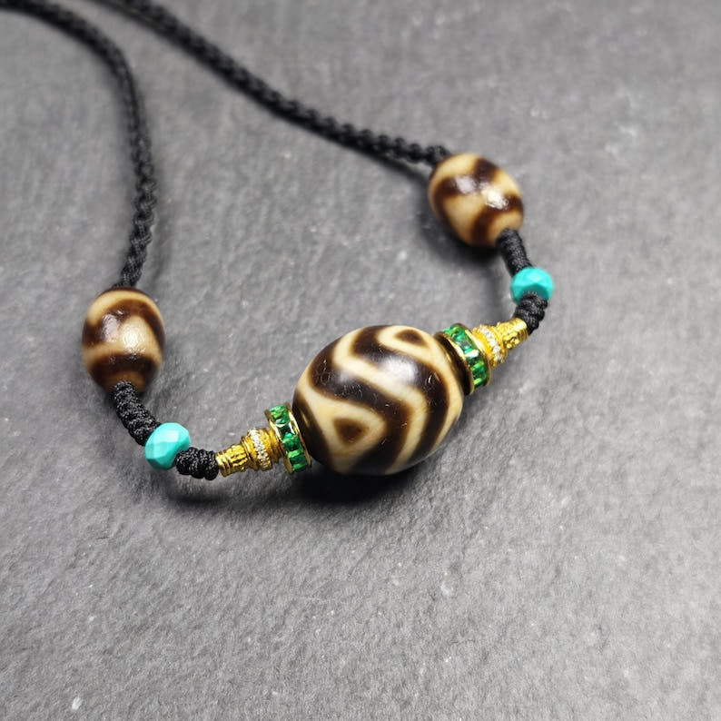 Dalo Dzi Bead Necklace - Round Wave Dzi + Tiger Tooth Dzi - Tibetan Buddhist bead necklace, front view