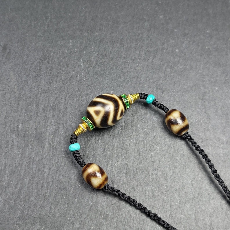 Dalo Dzi Bead Necklace - Round Wave Dzi + Tiger Tooth Dzi - Tibetan Buddhist bead necklace, detailed view