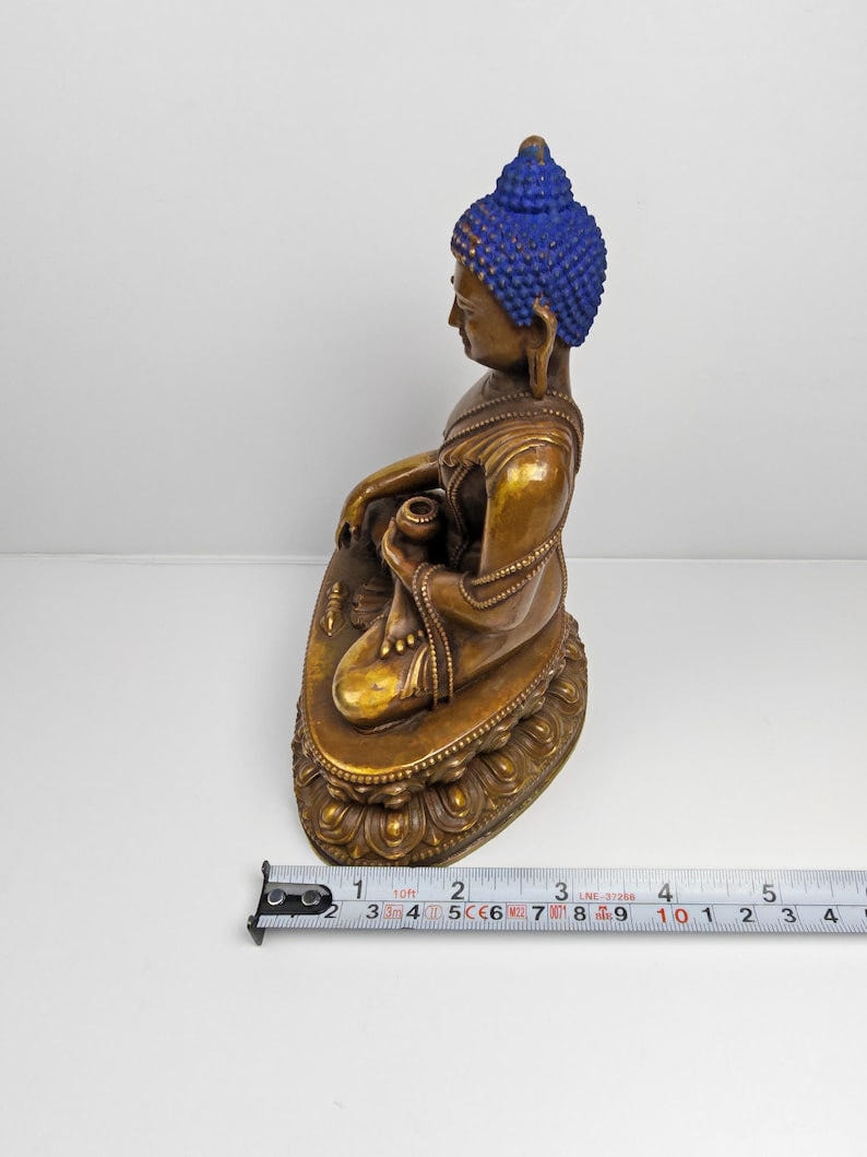 Old Shakyamuni Statue - Acient Tibetan Buddhist Statue 17cm Height - Tibetan Buddhist statue, size reference