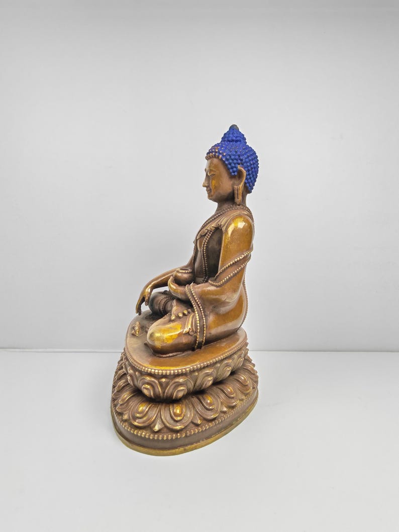 Old Shakyamuni Statue - Acient Tibetan Buddhist Statue 17cm Height - Tibetan Buddhist statue, close-up detail