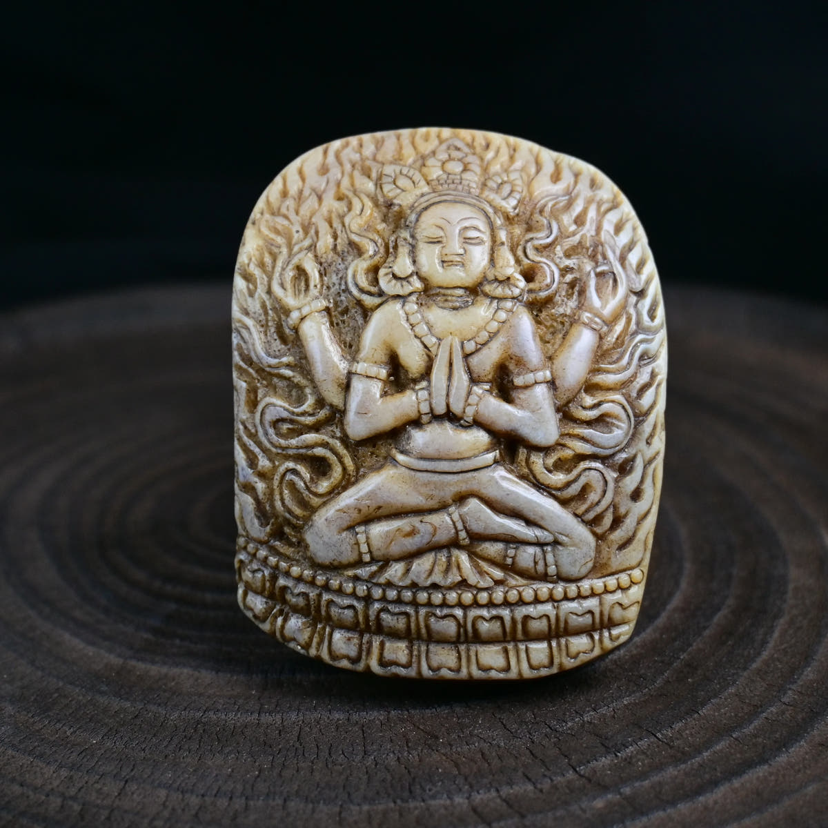 amulet Garuda - Tibetan Buddhist amulet, detailed view