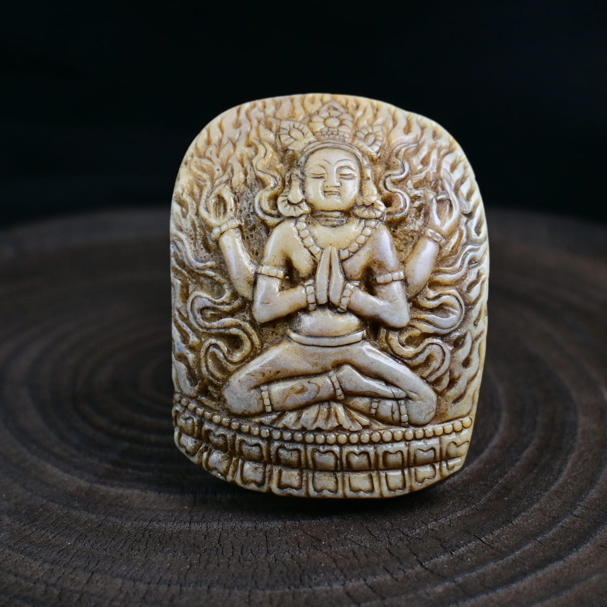 amulet Garuda - Tibetan Buddhist amulet, detailed view