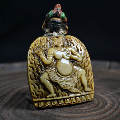 Vajrapani - Antique Tibetan Kapala Amulet - Hand-Carved - Late 19th–Early 20th Century - Tibetan Buddhist amulet, front view
