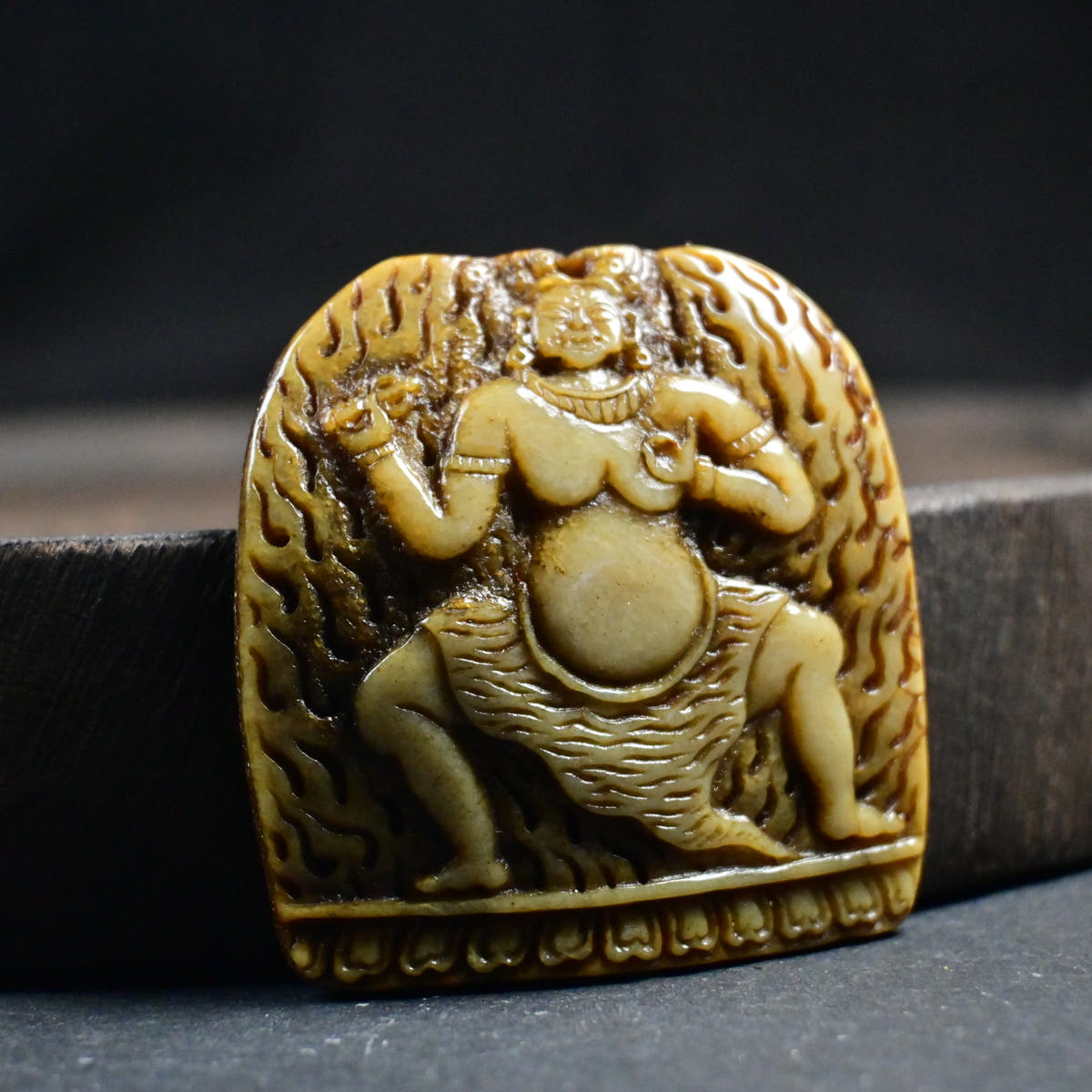 Vajrapani - Antique Tibetan Kapala Amulet - Hand-Carved - Late 19th–Early 20th Century - Tibetan Buddhist amulet, view 8