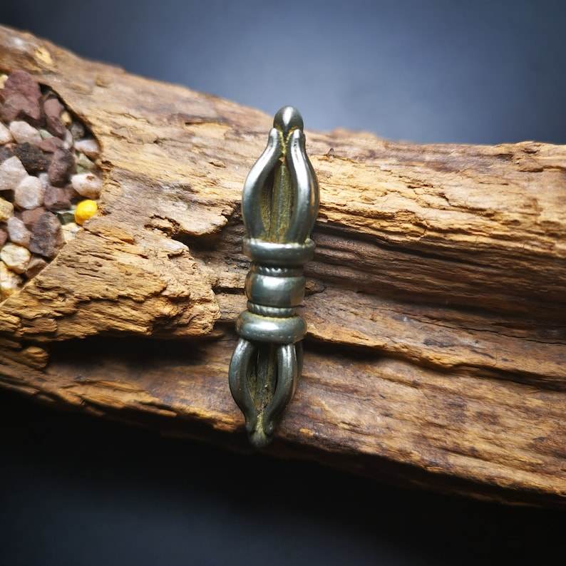 Five-pronged Vajra Amulet - Tibetan Buddhist amulet, detailed view