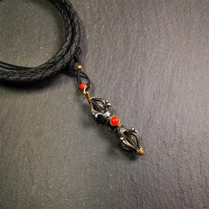 Five-pronged Vajra Necklace 1.77" - Tibetan Buddhist bead necklace, close-up detail
