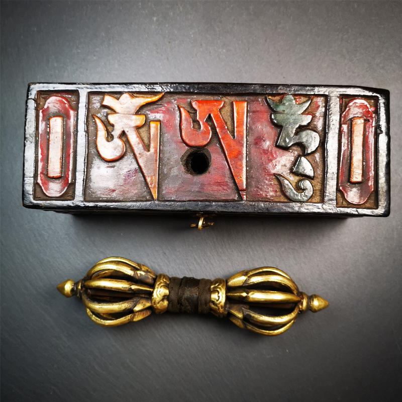 9 Pronged Vintage Vajra Dorje 7.0" - Tibetan Buddhist vajra, detailed view