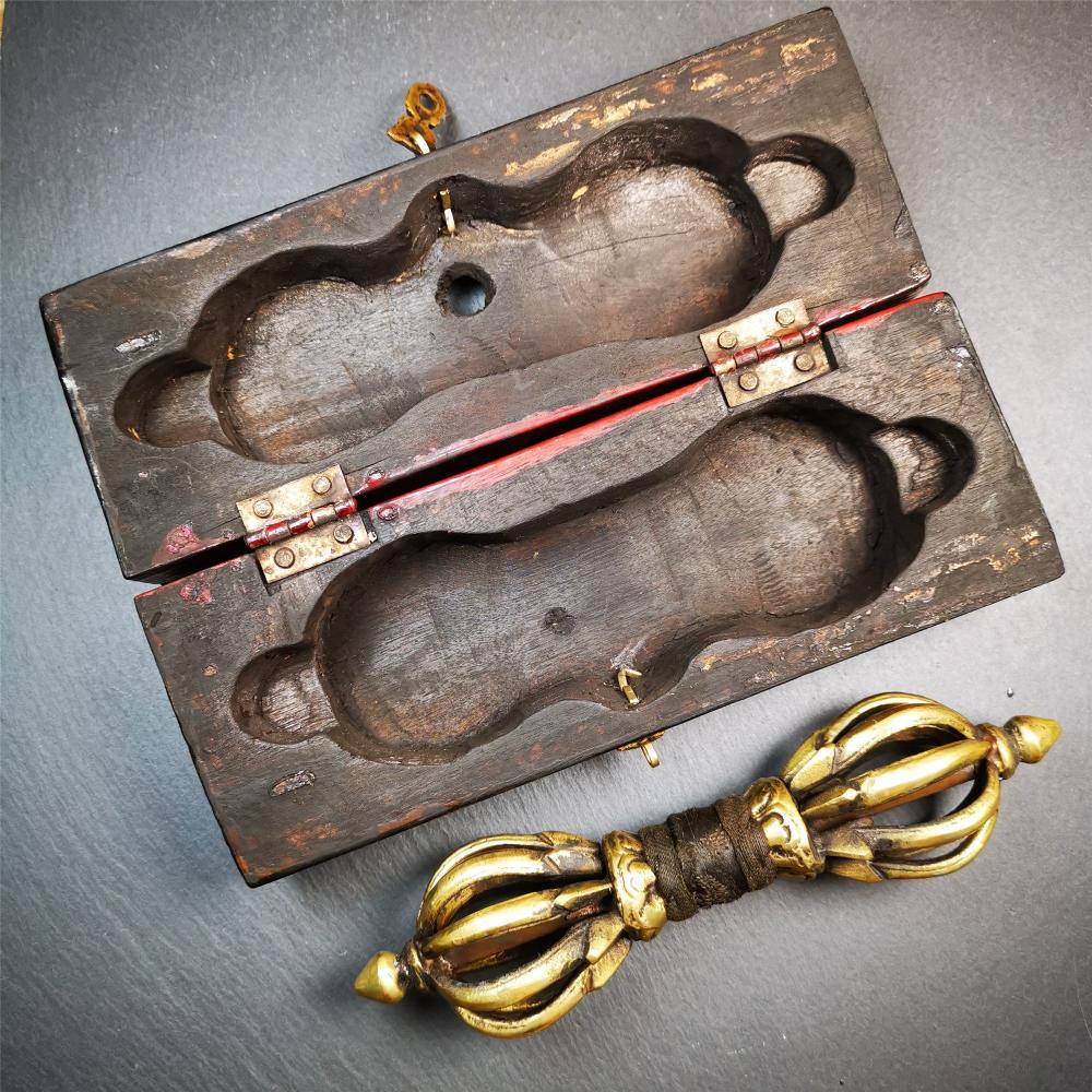9 Pronged Vintage Vajra Dorje 7.0" - Tibetan Buddhist vajra, view 6