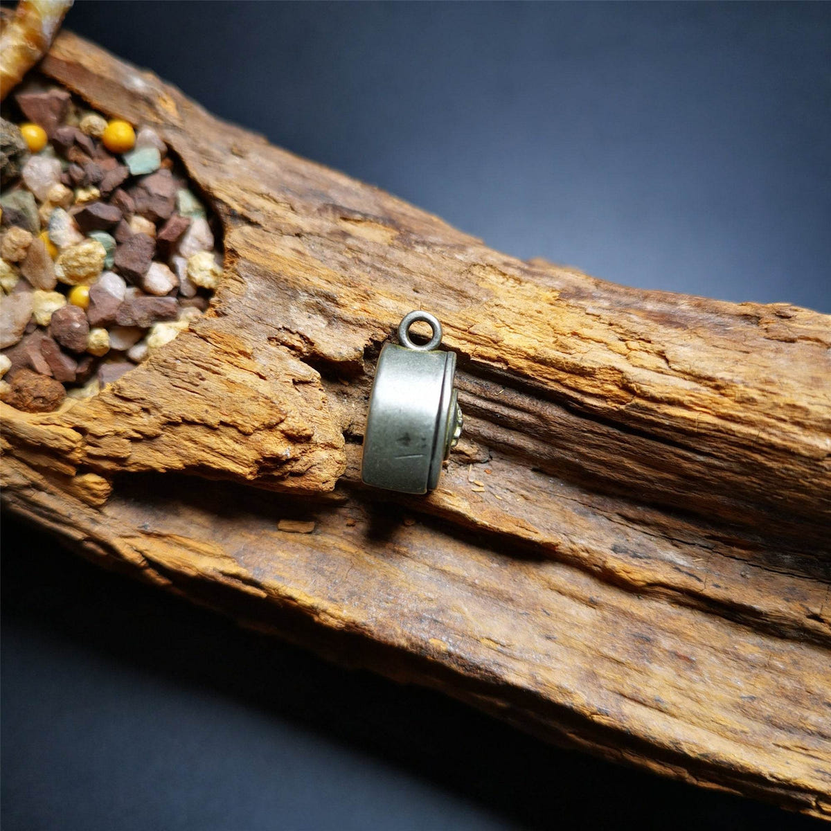 Gau Ghau Shrine,Amulet Pendant - Tibetan Buddhist amulet, detailed view
