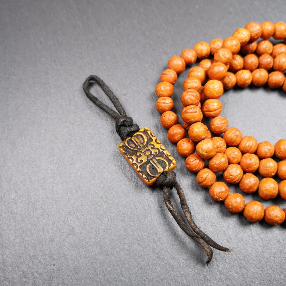 Bone Carved Vajra 0.83" - Tibetan Buddhist vajra, close-up detail