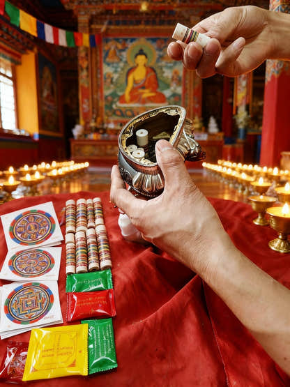 Padmasambhava - Lotus-Born Guru Rinpoche - Buddha Statue - Tibetan Buddhist statue, detailed view