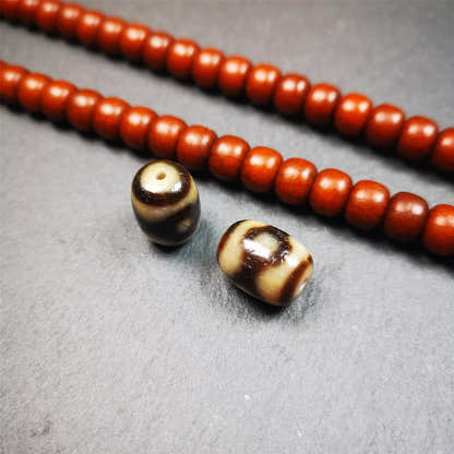 1 Pair of Mandala 3 Eyes Dzi Beads 0.47" - Tibetan dzi bead, detailed view