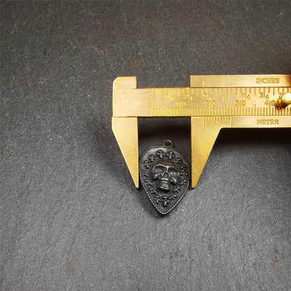 Skull Vajra Amulet 1.2" - Tibetan Buddhist amulet, size reference