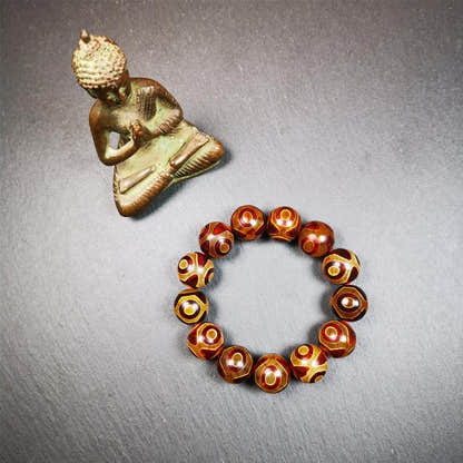 3 Eyes Dzi Bead Bracelet 0.63" - Tibetan dzi bead, detailed view