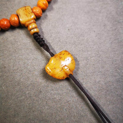 Scorpion Bead Amulet 0.8" - Tibetan Buddhist amulet, detailed view