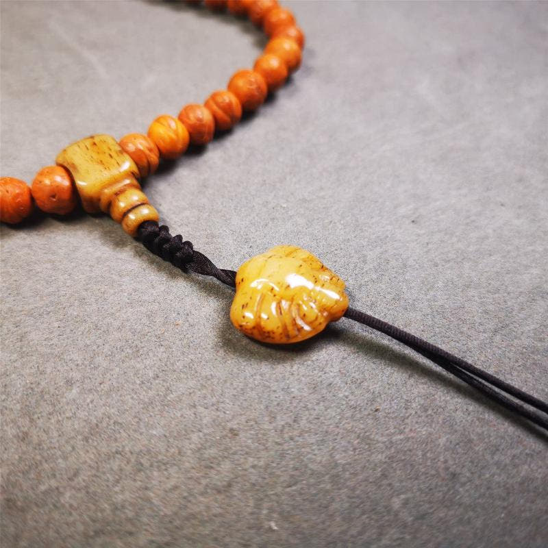 Scorpion Bead Amulet 0.8" - Tibetan Buddhist amulet, close-up detail