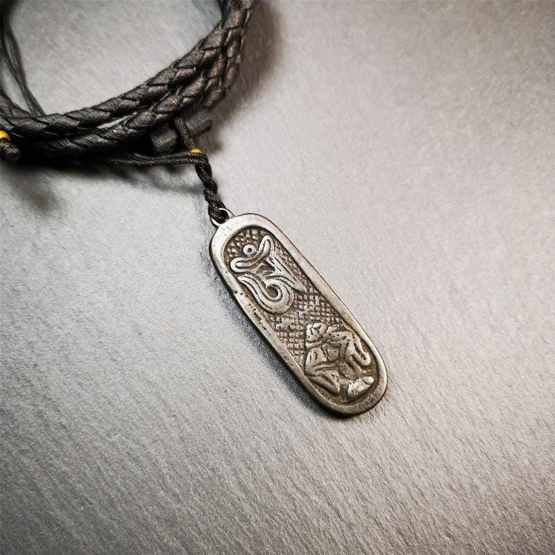 Vajra Pendant 1.96" - Tibetan Buddhist vajra, close-up detail