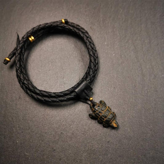 Obsidian Scorpion Amulet 1.1" - Tibetan Buddhist amulet, front view