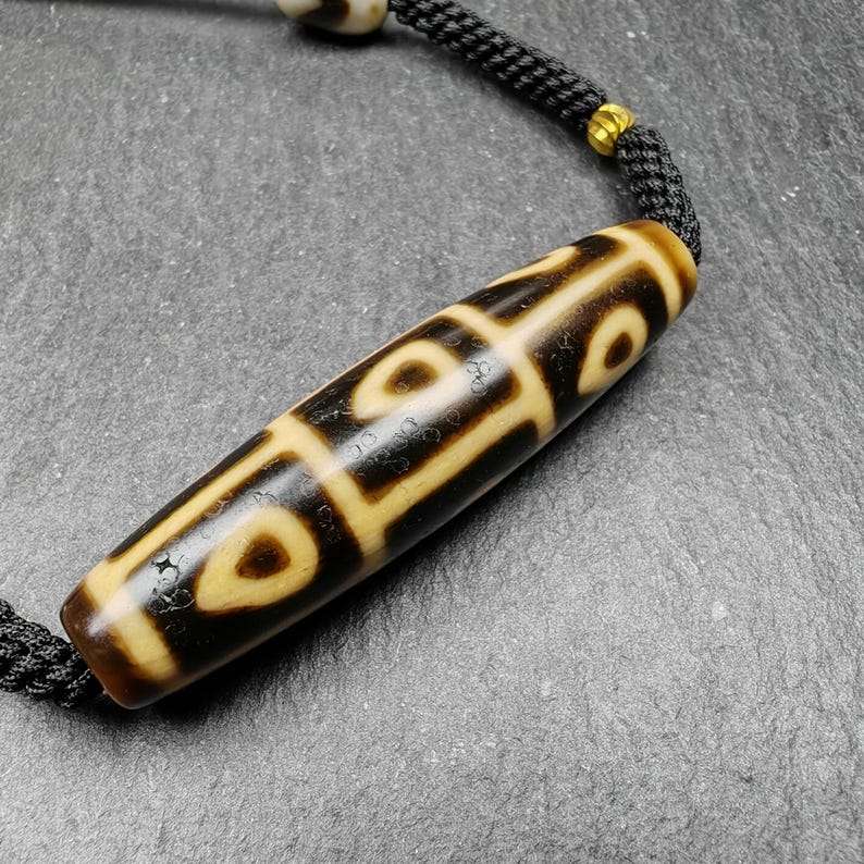 Tibetan 9 Eyes Bodhi Dzi Bead Necklace, 2.13" - Tibetan Buddhist bead necklace, close-up detail
