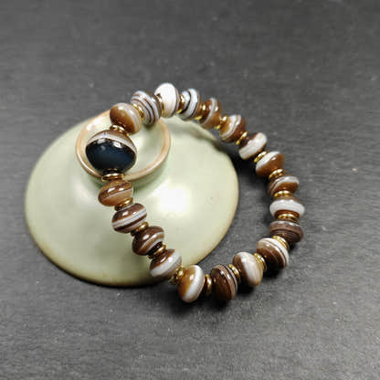 Authentic Tibetan Dzi Wrist Mala Medicine Buddha Bracelet - Tibetan Buddhist mala beads, detailed view