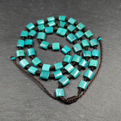 Turquoise Beads Necklace for Woman - 33cm Length - Tibetan Buddhist mala beads, detailed view