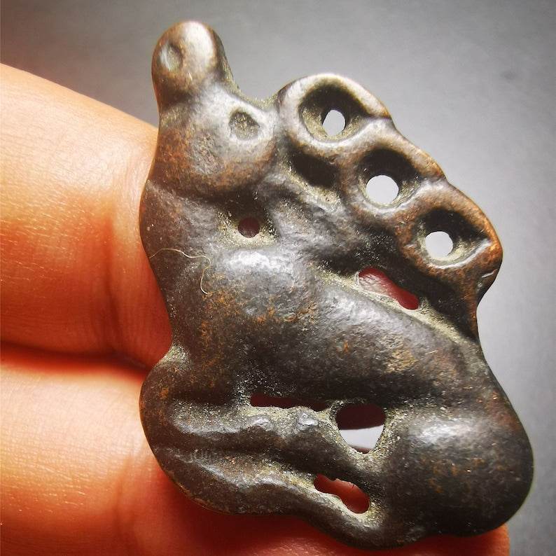 Antique Deer Amulet Badge,Tibetan Buddhist Pendant,Made of Thokcha,60 Years Old - Tibetan Buddhist amulet, view 5