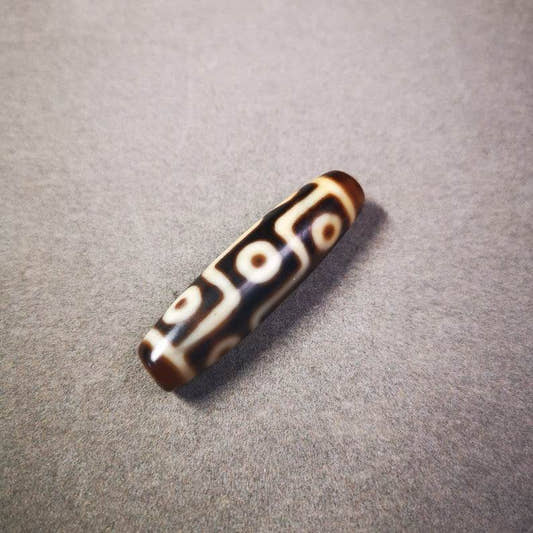 9 Eyes Dzi Bead - Tibetan dzi bead, front view