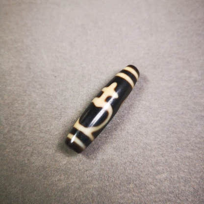 Ritual Vase Dzi Bead - Tibetan dzi bead, front view