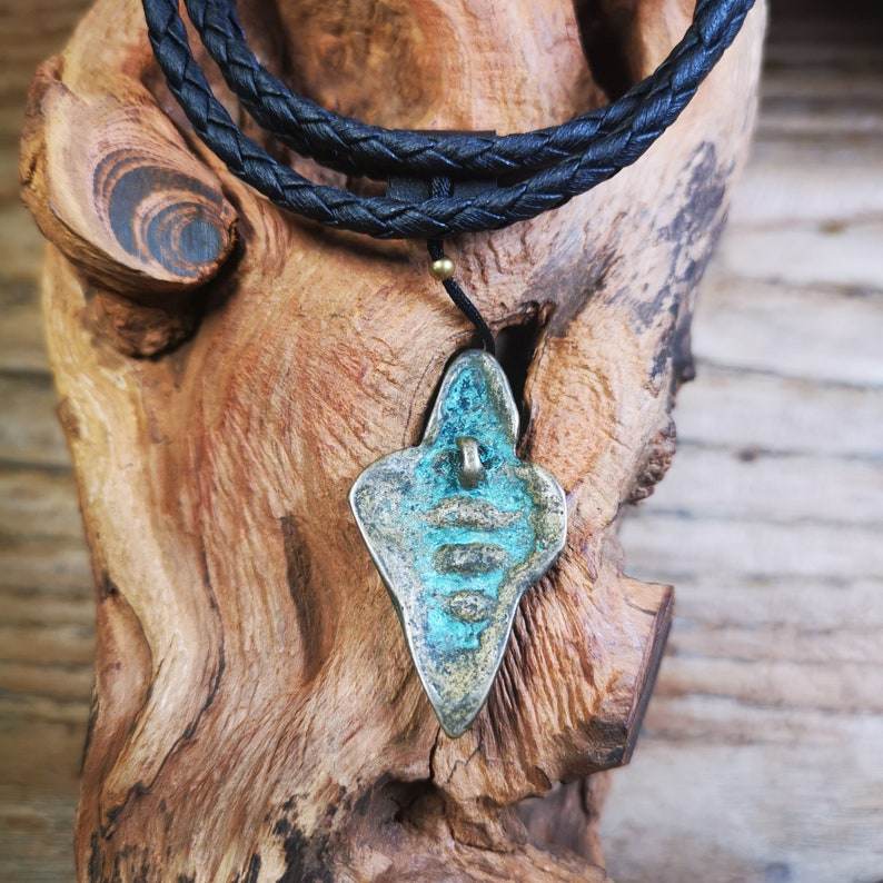 Shankha Divine Conch Badge,Tibetan Buddhist Protective Amulet Pendant,Made of Li - Tibetan Buddhist amulet, detailed view
