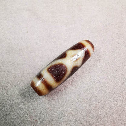 Kubera Dzi Bead - Tibetan dzi bead, detailed view