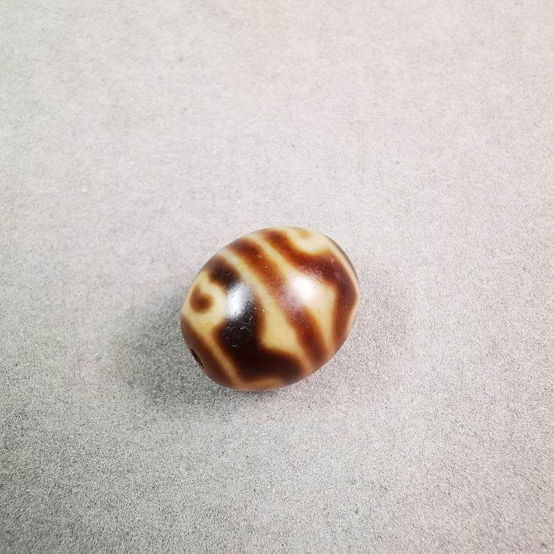 Lotus Dalo Dzi Bead - Tibetan dzi bead, view 4