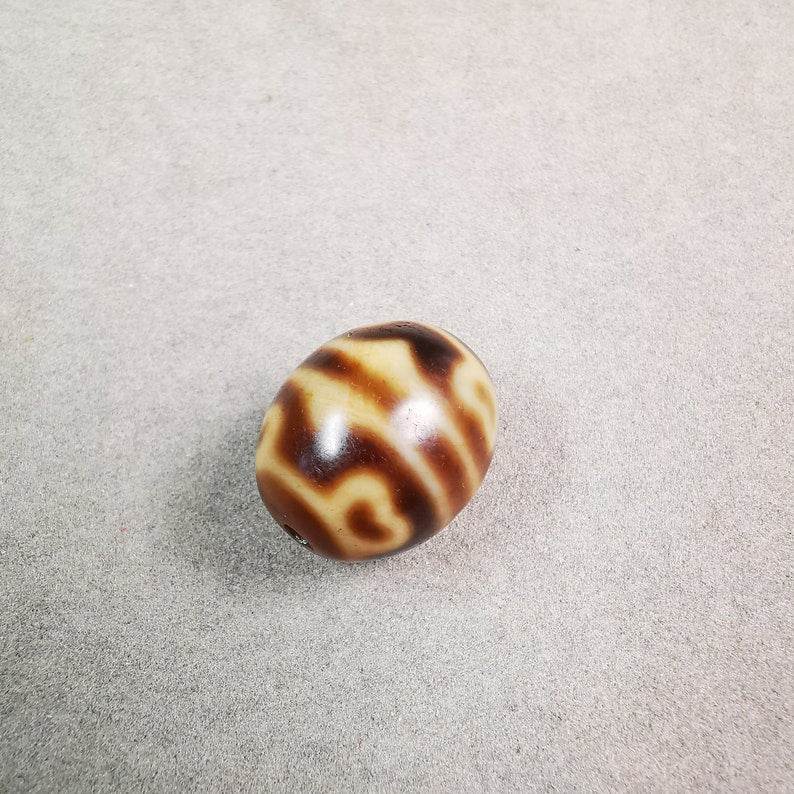 Lotus Dalo Dzi Bead - Tibetan dzi bead, close-up detail