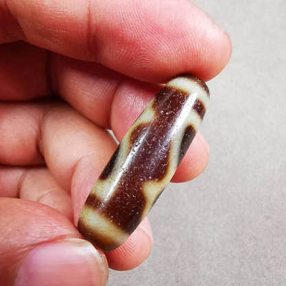 Kubera Dzi Bead - Tibetan dzi bead, size reference