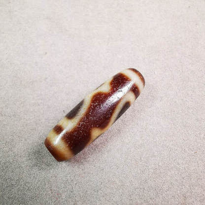 Kubera Dzi Bead - Tibetan dzi bead, close-up detail