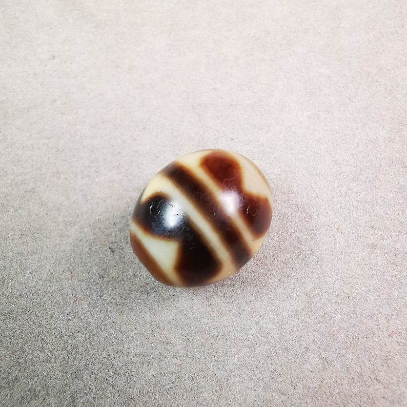 Tiger Tooth Dalo Dzi Bead - Tibetan dzi bead, view 4