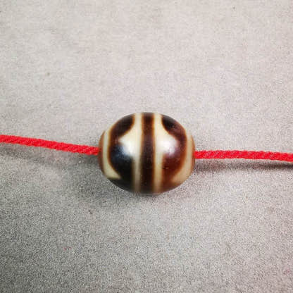 Tiger Tooth Dalo Dzi Bead - Tibetan dzi bead, front view
